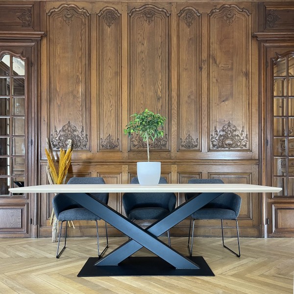 Table salle à manger CHÂLET en bois massif brut – Atelier Vintëkk