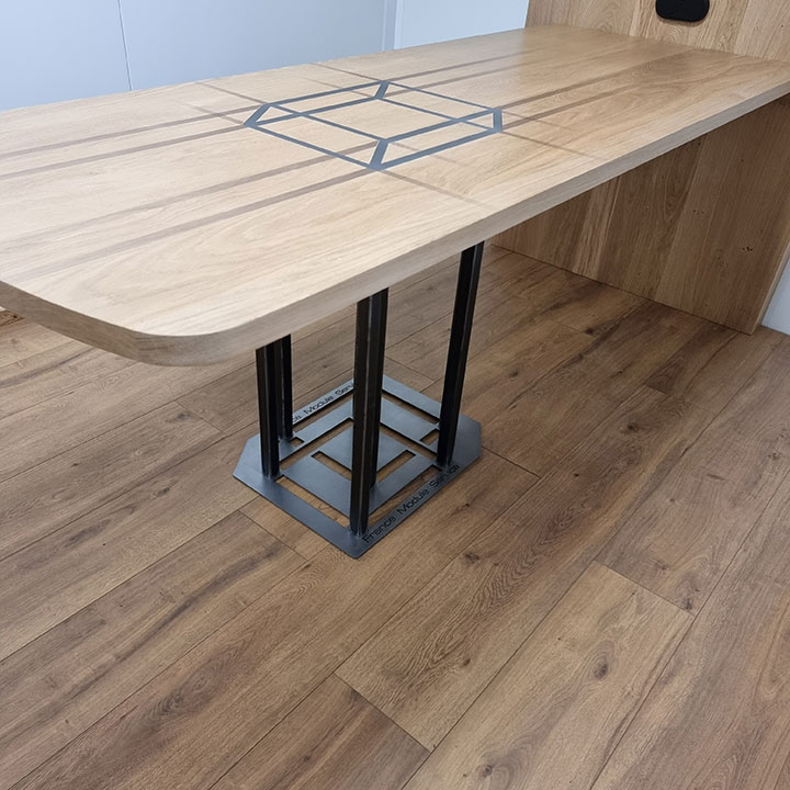Personnalisation de table en bois design