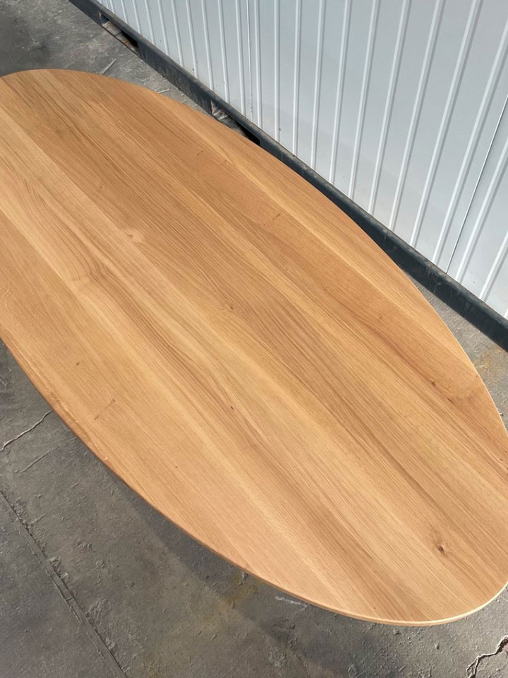 Table en bois design fabriquée artisanalement